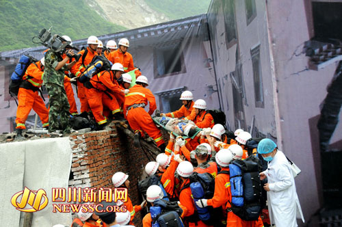 5.12汶川地震图片救援,5.12汶川地震救援 阿坝州出动最大规模队伍参与汶川"5.12"演练地震救援