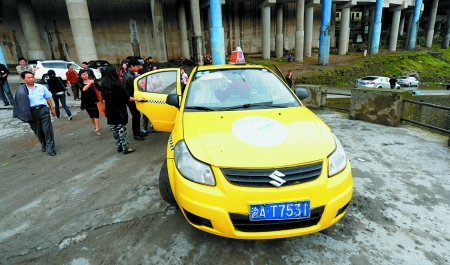 李泽勇驾驶的出租车