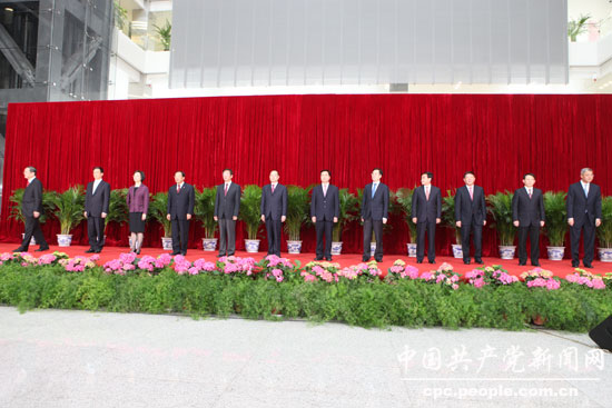 组图:新一届上海市委常委与中外记者见面会