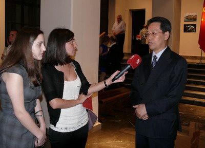 驻格鲁吉亚大使陈建福出席“格鲁吉亚人看中国”摄影展开幕式_资讯频道_凤凰网