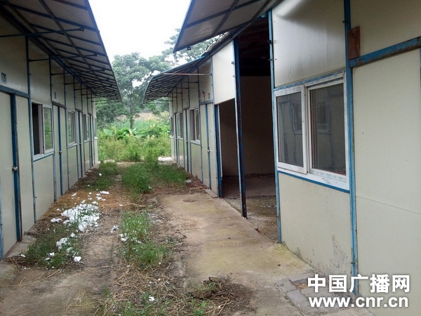 山背屯已经荒废的板房