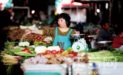 篆新、安康路两个农贸市场,摊贩们对目前租金比较满意。 段玉良 摄