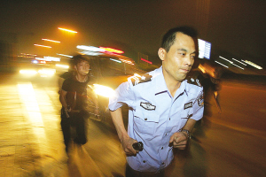 编外警察任永山:夜间巡逻抓坏人 我干上了瘾_资讯频道_凤凰网