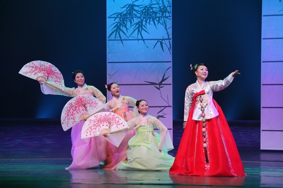 大型中国朝鲜族原创歌舞《放歌长白山》走进国