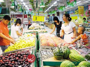 桃子李子大量上市 价格明显下跌