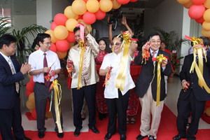 苏前议长索摩哈尔乔致辞袁大使同到场嘉宾为会馆落成剪彩