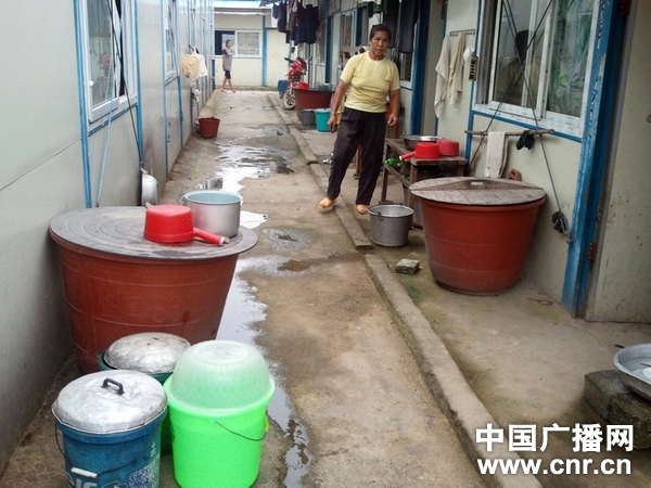 住在板房中的吉利村村民