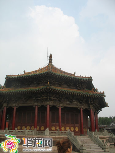 ????故宫里皇帝办公室形状像皇帝头上帽子 张译文 摄