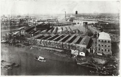 1925年大隆厂在光复西路购地70余亩，1926年正式迁往该处。此图为大隆机器厂迁至光复西路后的全厂面貌。