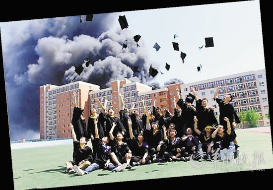 我们毕业了,学校毁了.