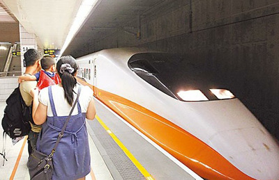 台湾高铁首次出现进站突失动力 1000多乘客误