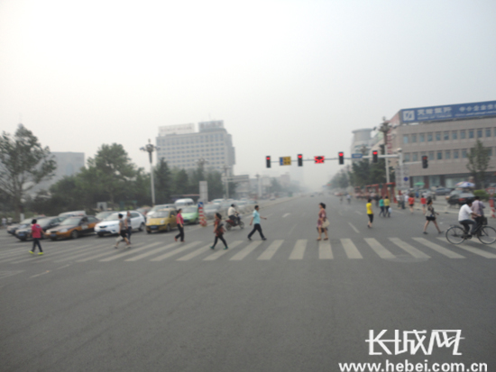 建设路。 张明月 摄