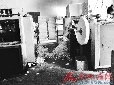 　　纸杯生产车间(非正常拍摄)