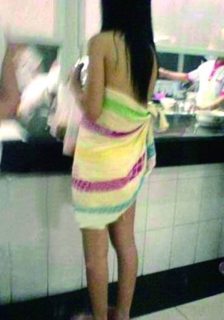 学女生抱子毕业照引围观 女大学生争议<em>事件</em>盘