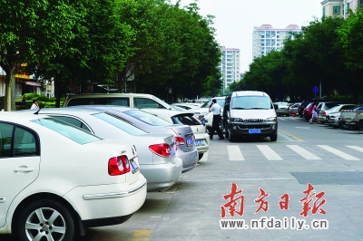 道路随意停车会造成交通拥堵（图文无关）。资料图片