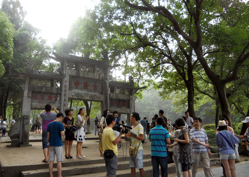 网媒记者参观古隆中景区