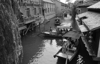 　　□记者　汤序民　报道　　▲枣庄市台儿庄古城内,最大的亮点就是7公里长的水街水巷。