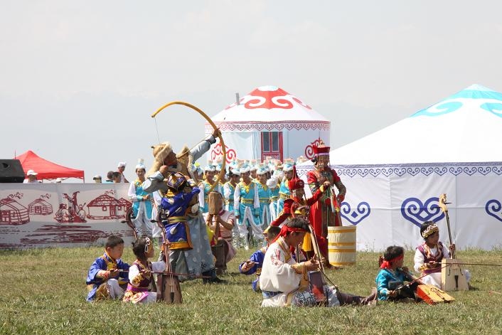 本届旅游节可谓精彩纷呈,游客可以尽情领略昭苏的草原文化、民俗文化。