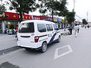 其中包括城管执法车辆,司法部门车辆,警车,劳动保障监察车等等