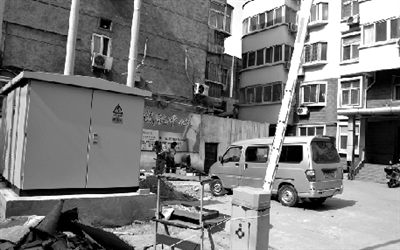 10千伏高压电缆离楼仅一米