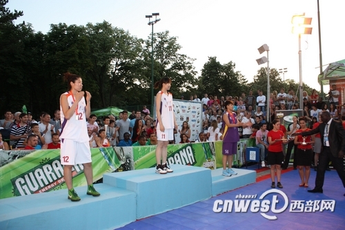 西安工大女篮队员包揽个人技能大赛前三名。