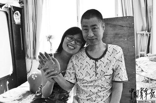 照顾瘫痪父亲，一部感人至深的短剧免费观看，孝心无价，照顾瘫痪父亲——一部感人至深的短剧免费观看