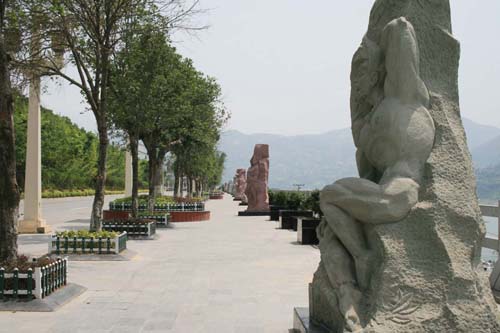 “十巫”落户巫山高峡平湖港口环湖路观景台