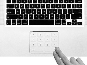 贴膜后触摸板就能当做数字键盘使用 网络供图