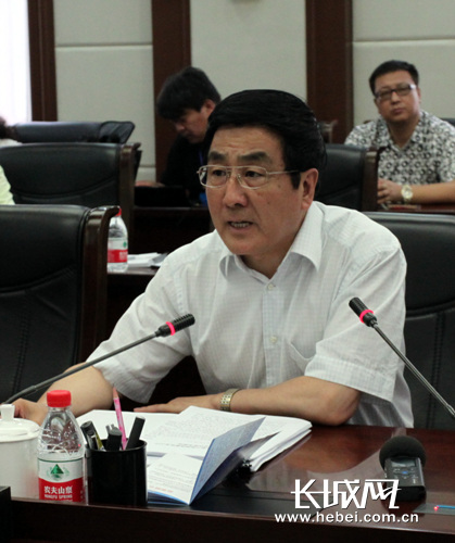 黑龙江省委常委、哈尔滨市委书记林铎介绍哈市情况。本网记者 梦楠 摄