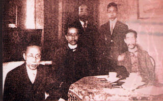 北一辉与中国友人于上海的合照,前排右起:北一辉、宋教仁、陈其美(资料图)