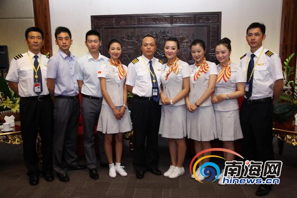 　　“6&middot;29”反劫机英雄机组成员合影(南海网记者张茂摄)