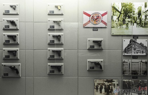 上海公安博物馆收藏的各色枪械。