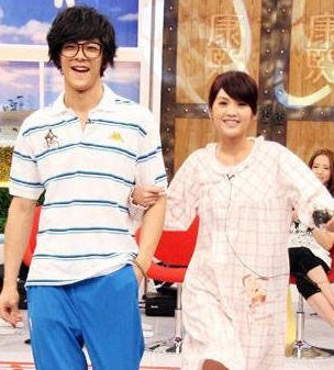 诗歌你的名在全地何其美曲谱