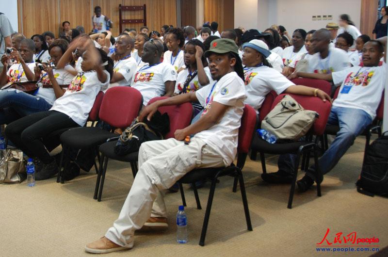 汉语桥?博茨瓦纳学生夏令营营员（人民网记者 郑青亭摄）