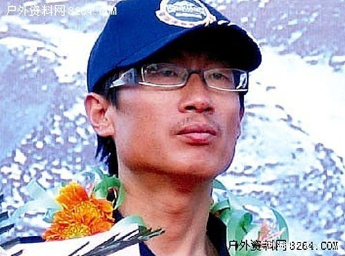 新疆人杨春风率队登顶乔戈里峰