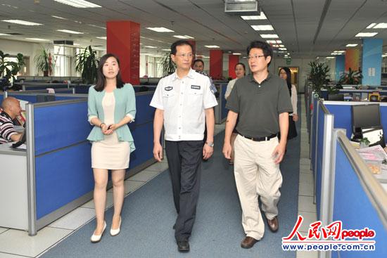 组图:北京出入境边防检查总站总站长陈斌做客人民网