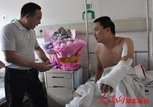 大冶刑警浴血擒凶涉案十一人依法拘留_资讯频