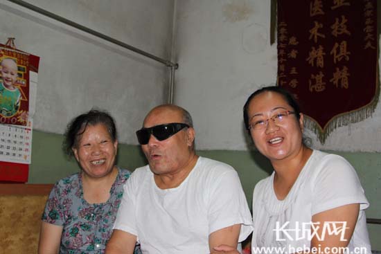 唐山市第17中雷锋班17年爱心接力(上)