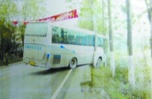 车祸现场。 长寿检察院供图（翻拍）