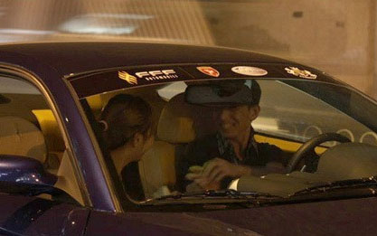 马诺车震门 马诺与一男子宝马车内激情车震