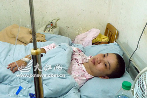 被前男友掐后脑缺氧几乎成植物人 南昌一女孩