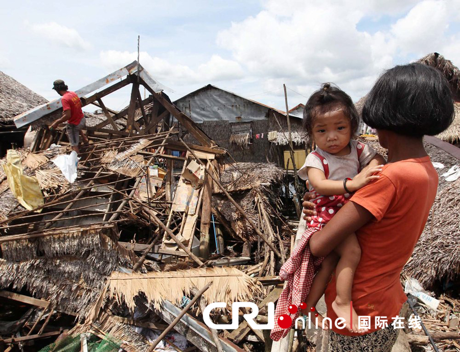 菲律宾海啸警报解除 地震疏散民众返回受损家
