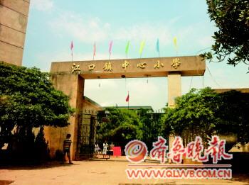 　　处于舆论风口浪尖上的湖南衡阳江口镇中心小学。