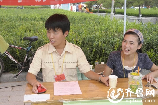 山东师大今日开学 李杰报到保安哥迎新