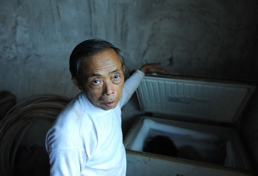 冰柜里的儿子陪伴父母六年 感动让人学会珍惜