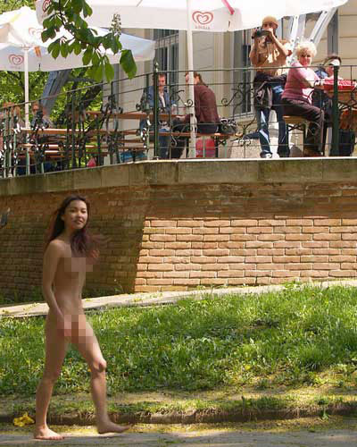 社会综合:<em>少女</em>为找刺激凌晨裸奔