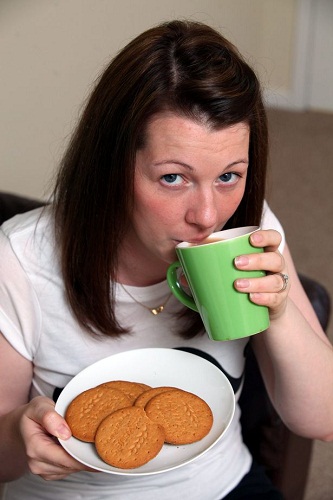 苏珊娜只能靠吃饼干、喝茶维持生命
