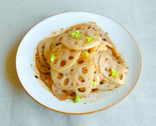 洁白如玉的凉拌莲菜