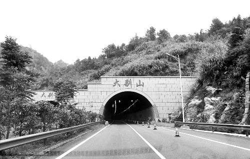 不让断头路拖大别山致富后腿