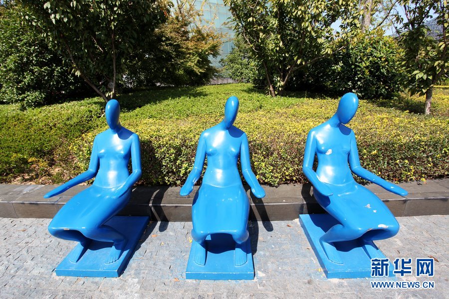 苏州回应裸女座椅争议:不是座椅是雕塑